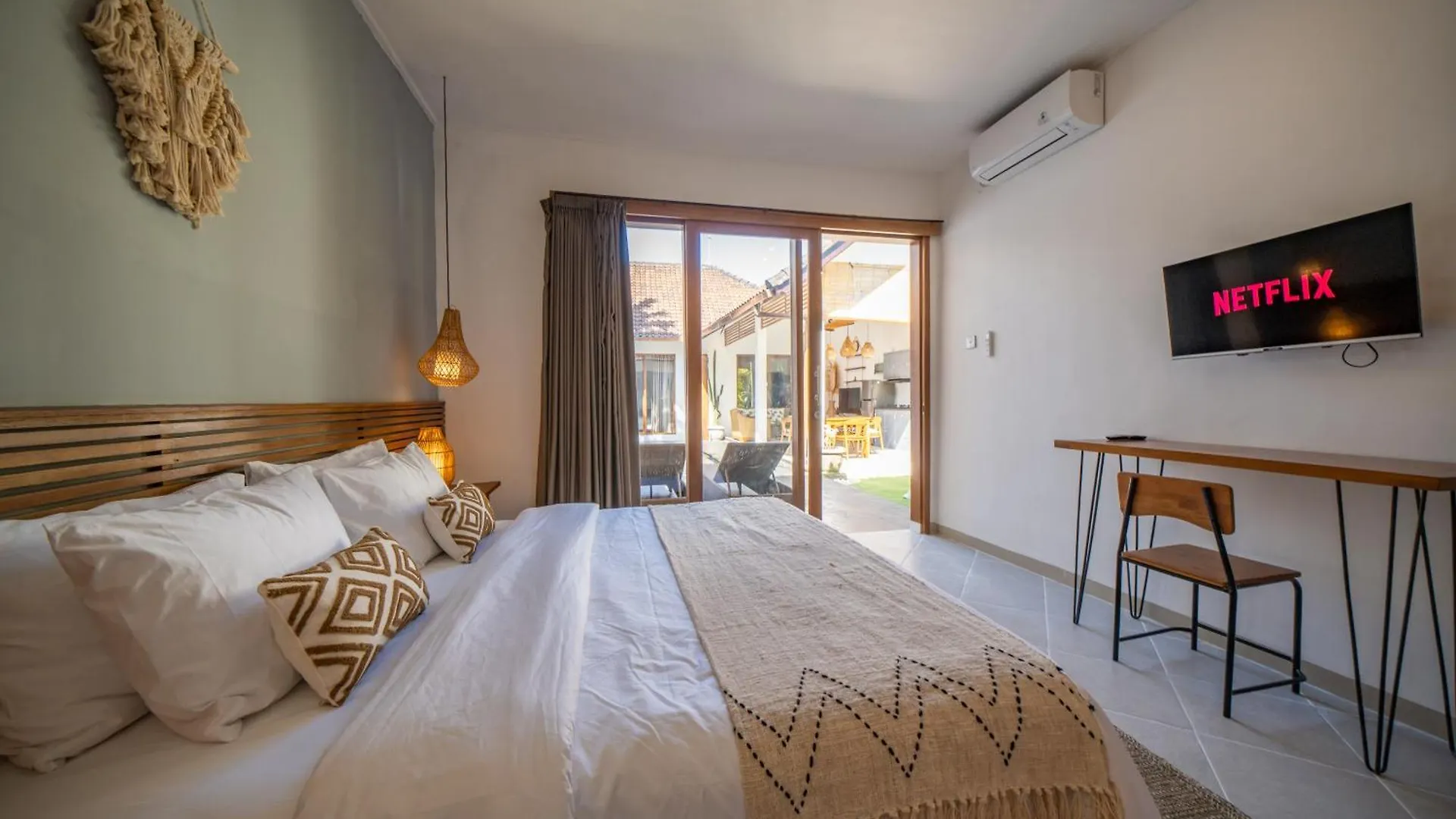 Villa Ivy Moon Seminyak